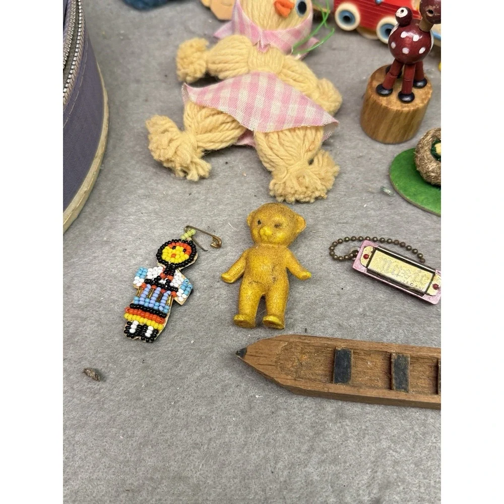 VINTAGE DOLL SUITCASE TRAFFIC SIGN PATTERN W/ MISC. CONTENTS DOLLS, TROLL, BIRDS